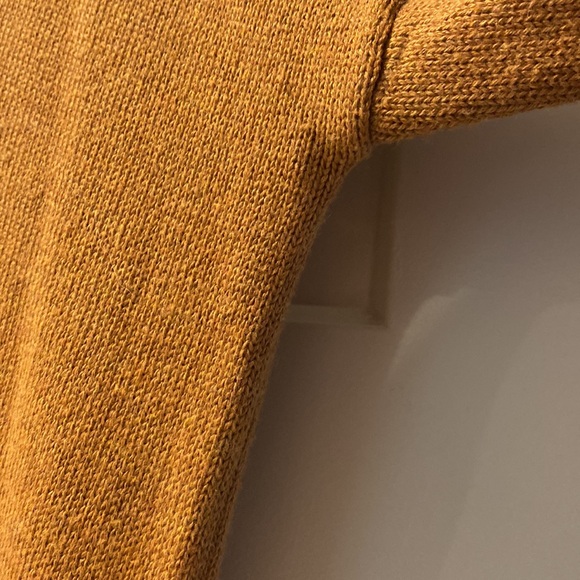 Tahari Tunic V-Neck Hi-Lo Sweater with Beautiful Tortoiseshell Button Accents - Picture 8 of 9